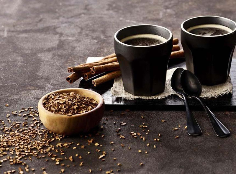 Freeze-dried coffee granules alongside prepared coffee cups